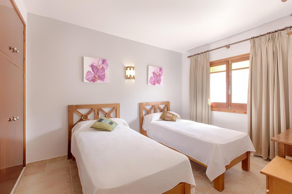 Apartamentos Colomar Santa Eularia des Riu Luaran gambar