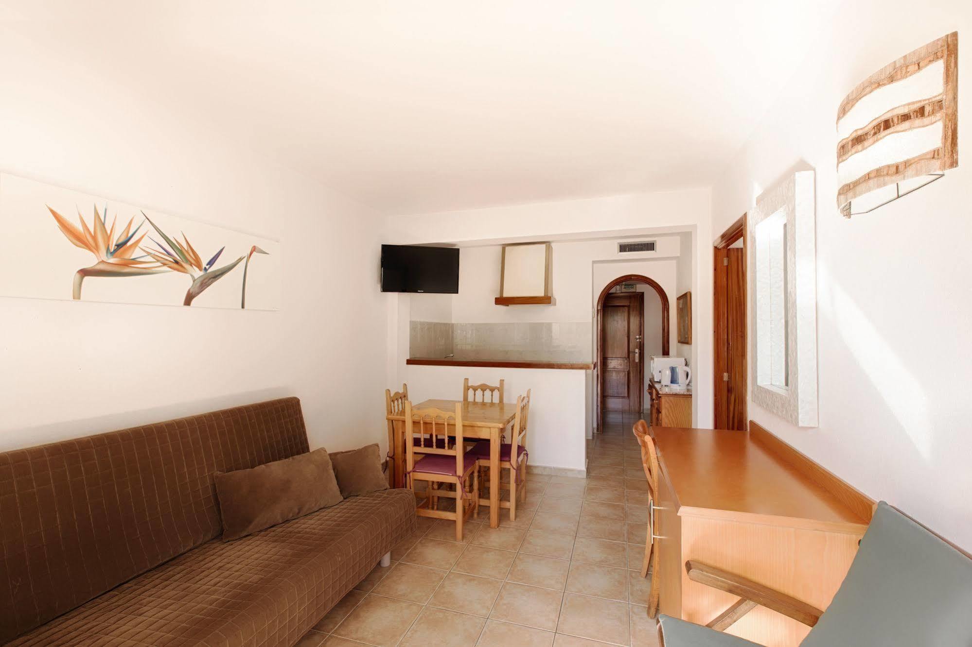 Apartamentos Colomar Santa Eularia des Riu Luaran gambar