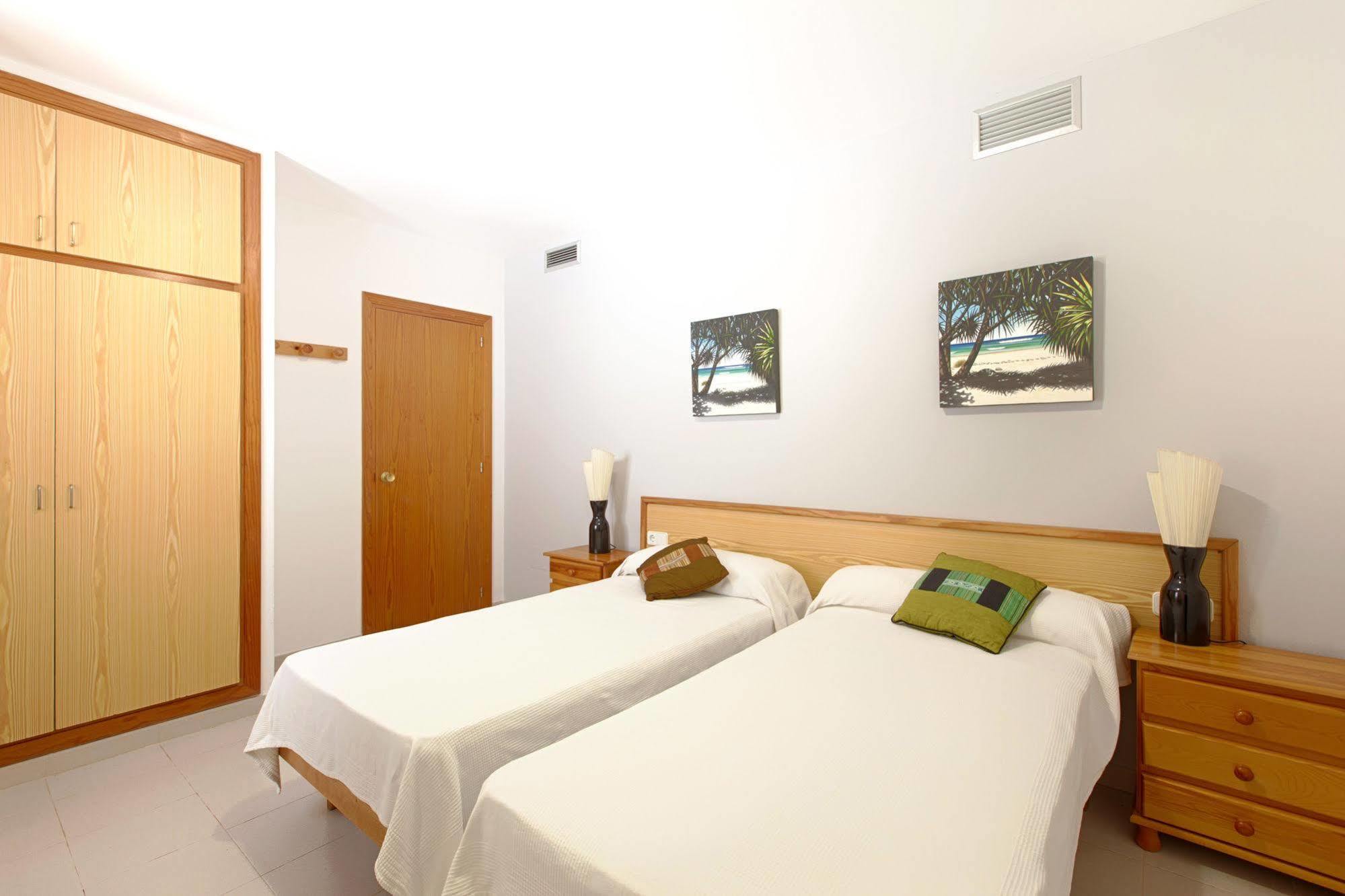 Apartamentos Colomar Santa Eularia des Riu Luaran gambar