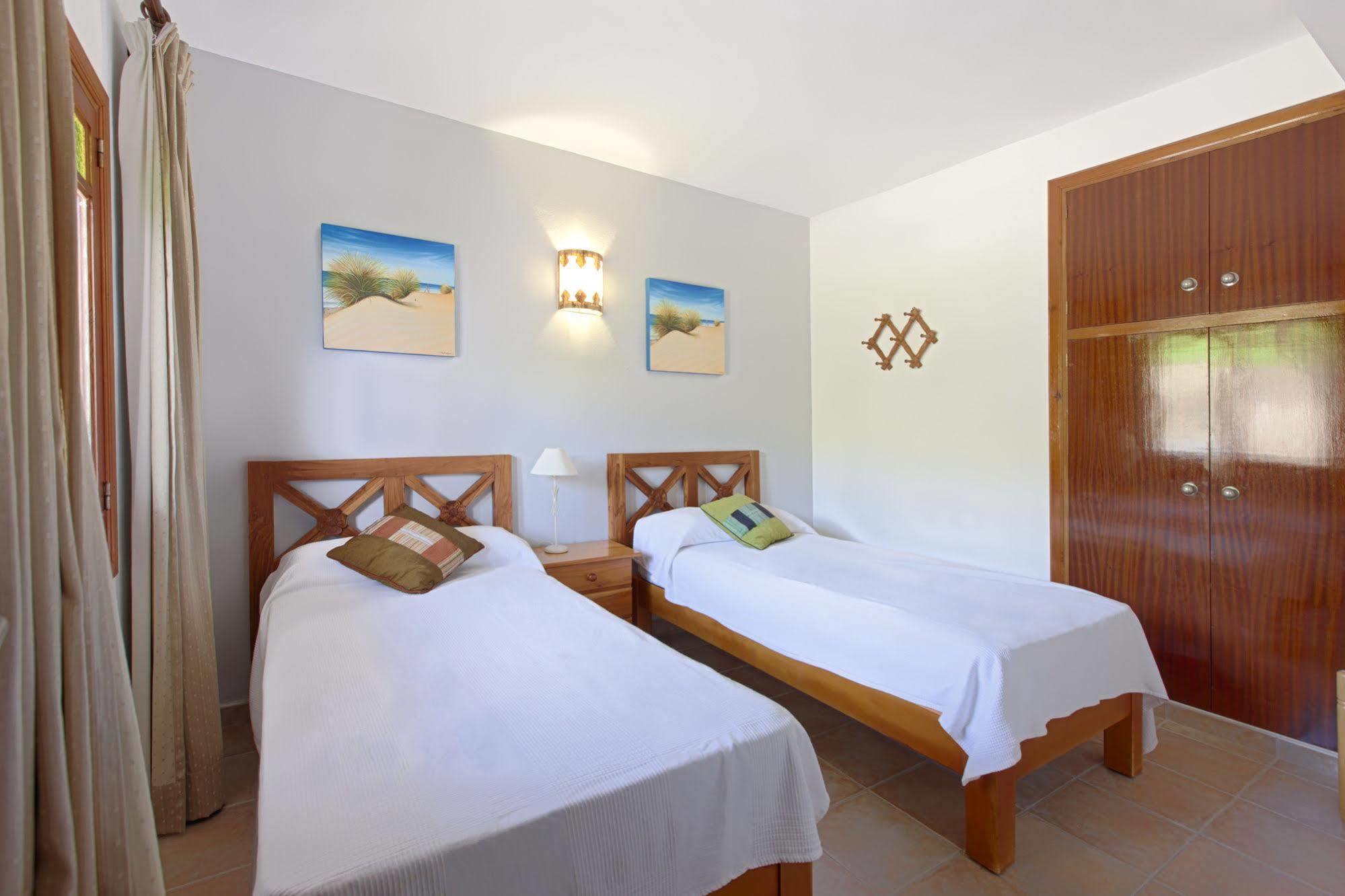 Apartamentos Colomar Santa Eularia des Riu Luaran gambar