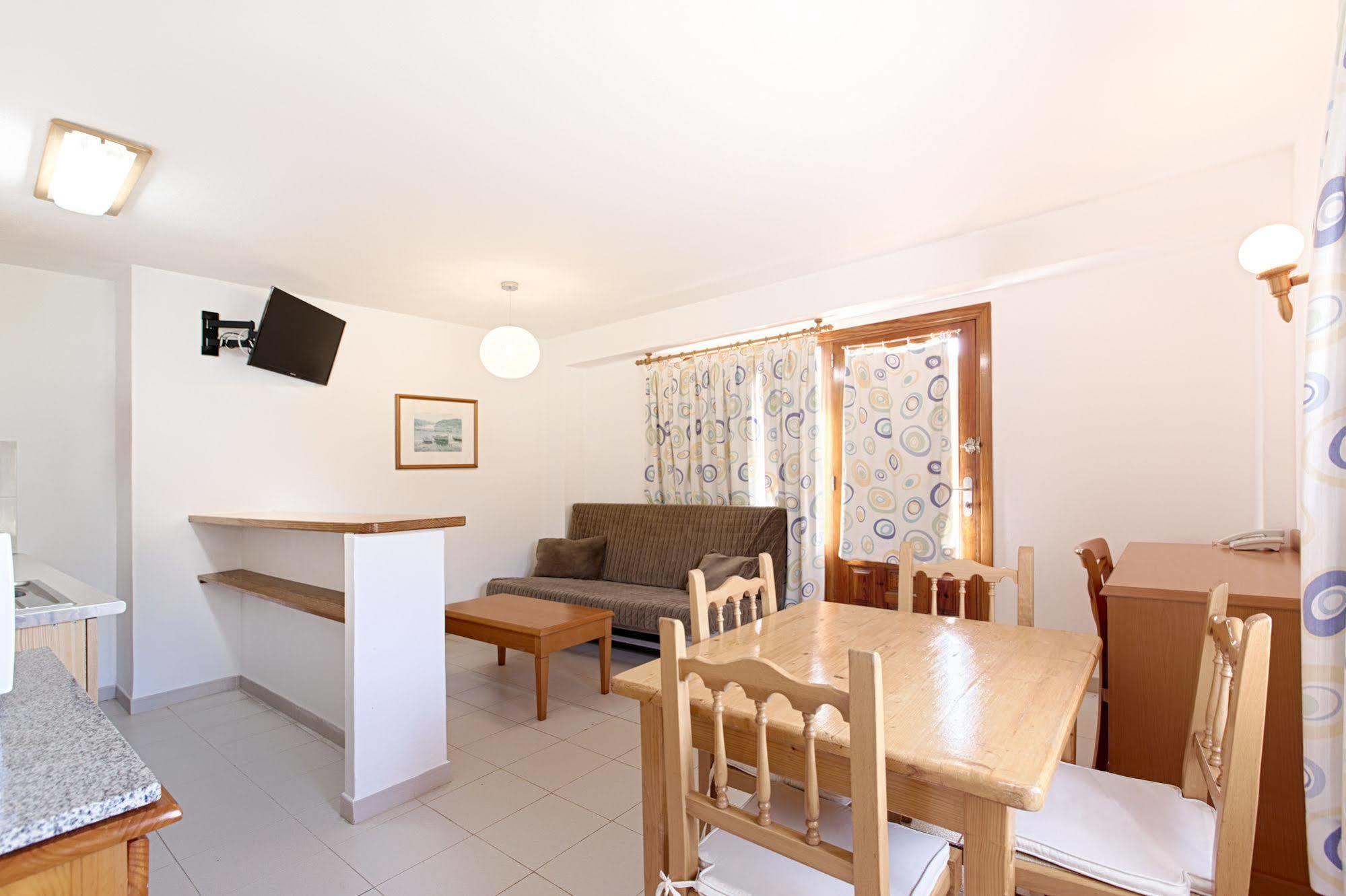 Apartamentos Colomar Santa Eularia des Riu Luaran gambar