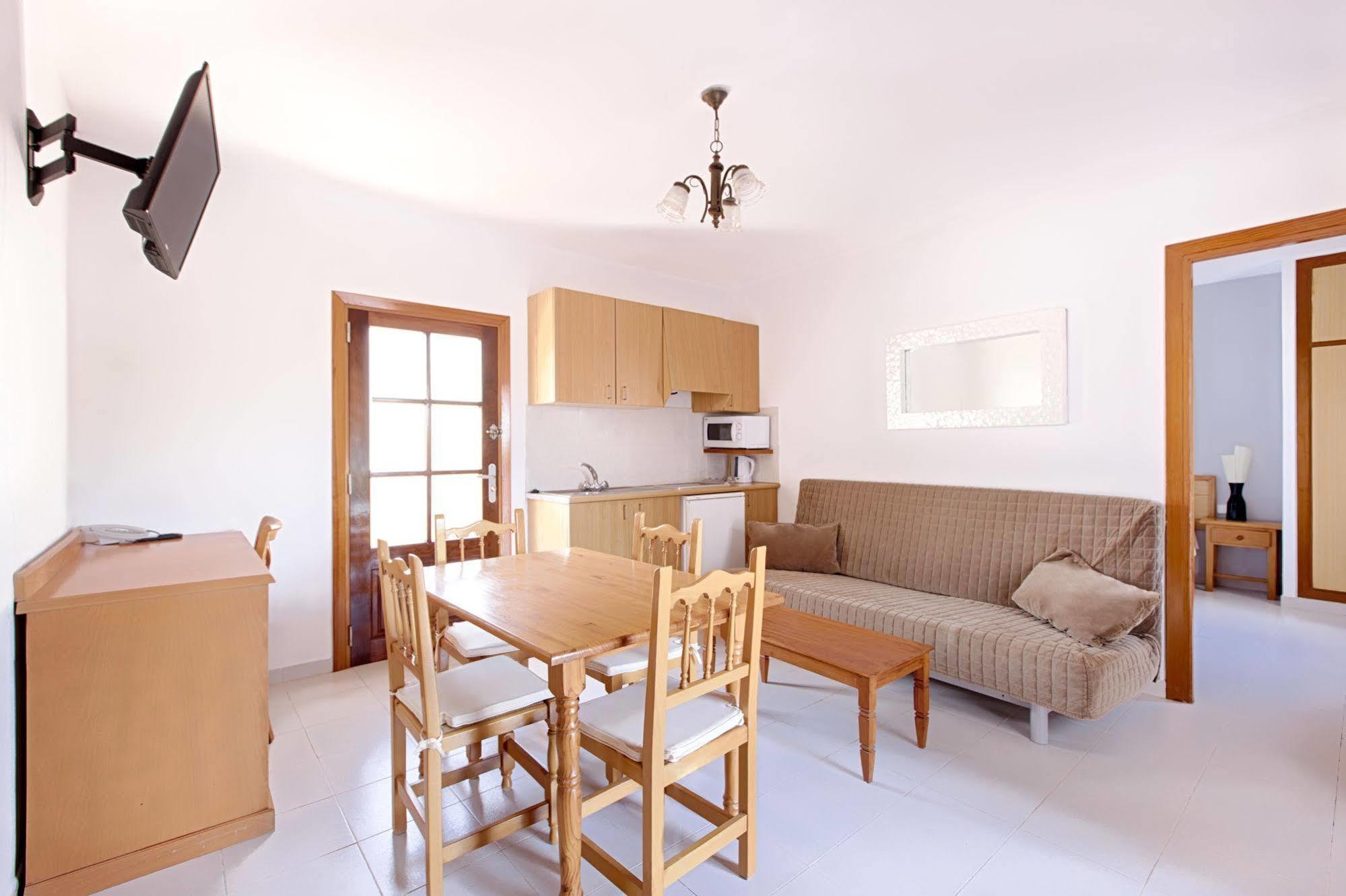 Apartamentos Colomar Santa Eularia des Riu Luaran gambar