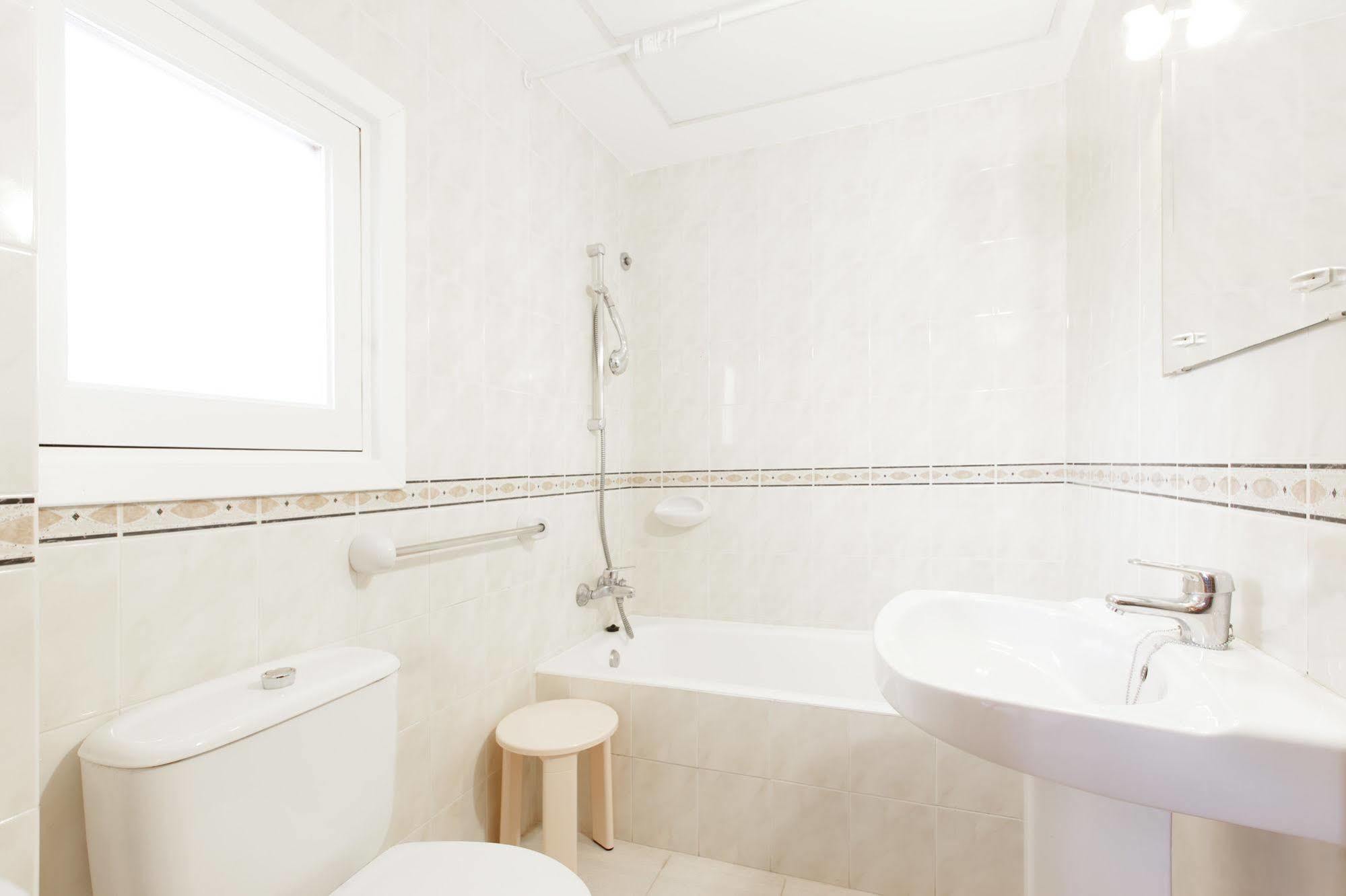 Apartamentos Colomar Santa Eularia des Riu Luaran gambar