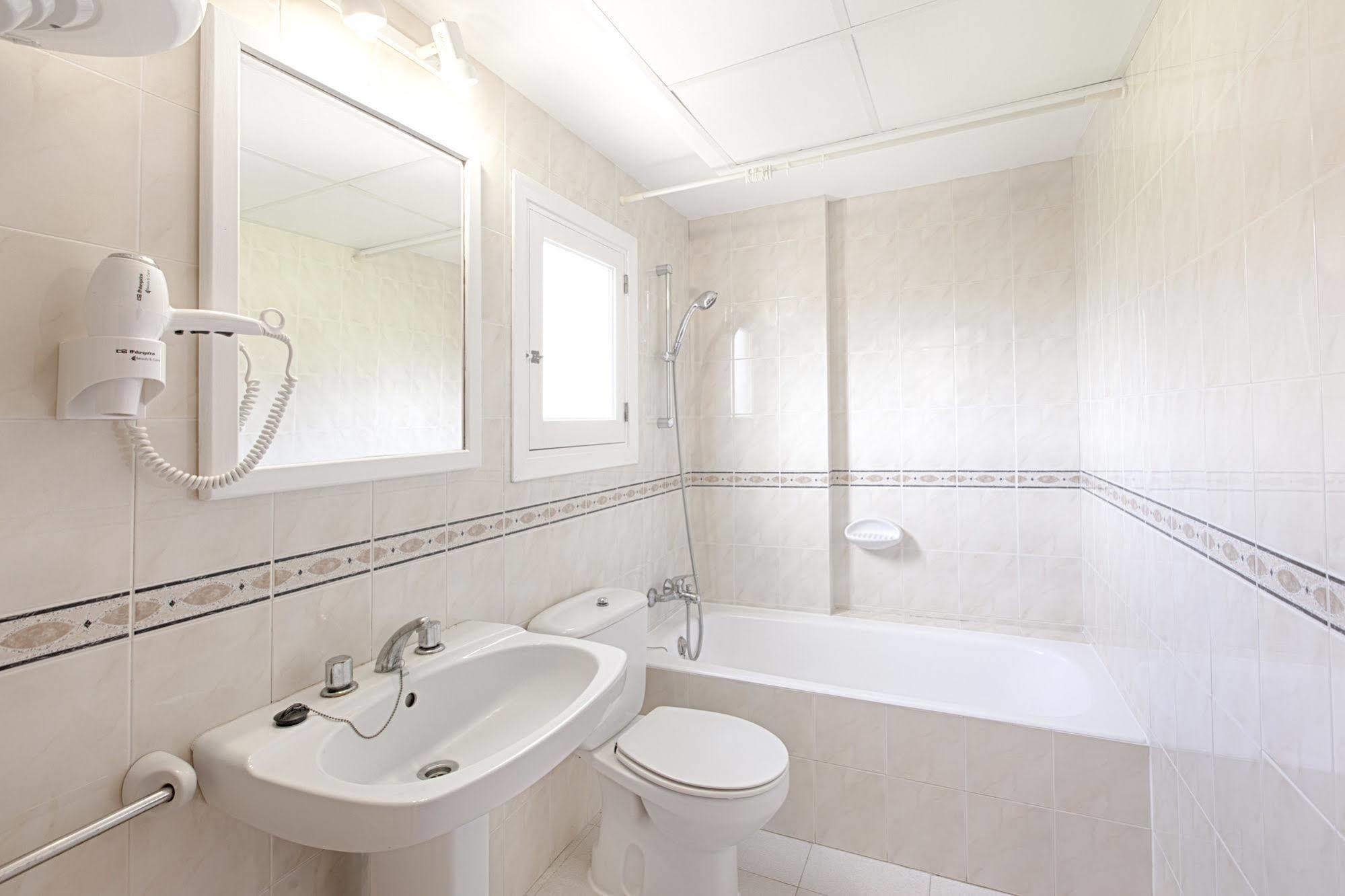Apartamentos Colomar Santa Eularia des Riu Luaran gambar